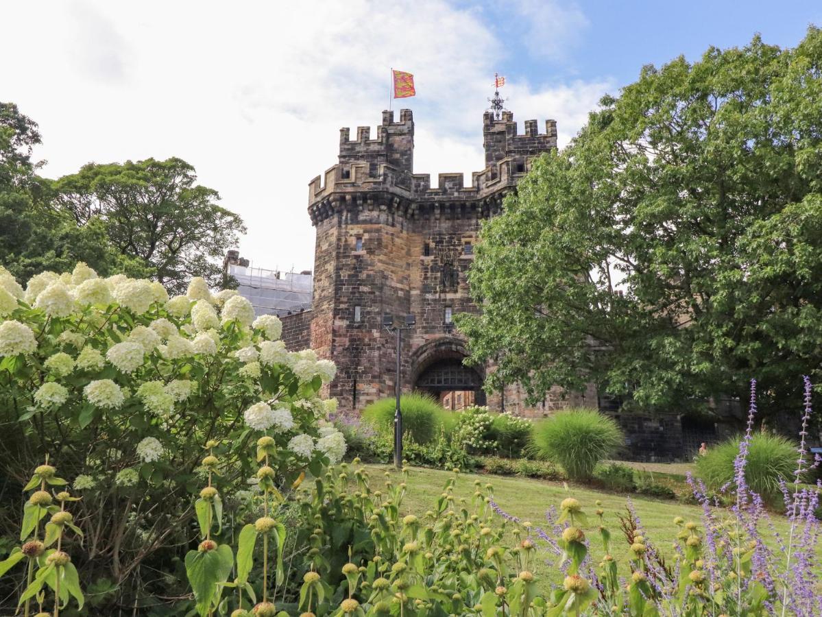 5 Castle Hill Villa Lancaster Exterior foto